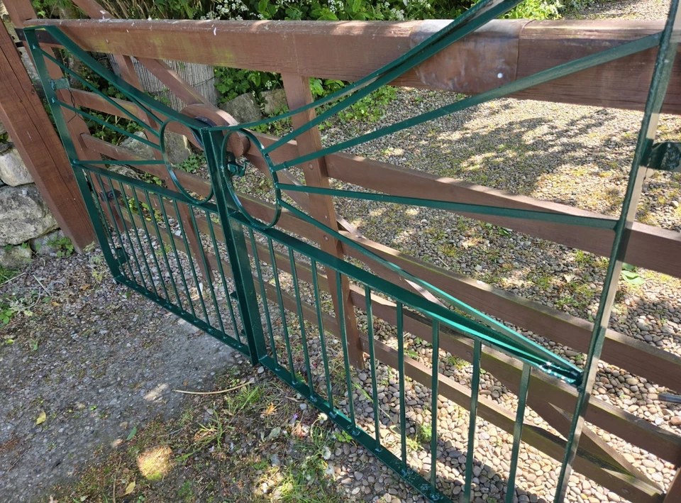 Wrought Iron Art Deco Driveway Gates Solid Iron, Antique/Vintage. - Image 3 of 4