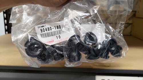 Genuine Crown JZS173 JZS171 JZS153 JZS151 JZS141 2.5 PCV Valve Rubber Grommet x2 - Picture 5 of 20