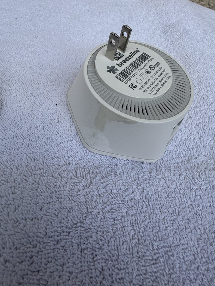 Breezeline Broadband WiFi your way Plug In Extender pod plume Model # ...