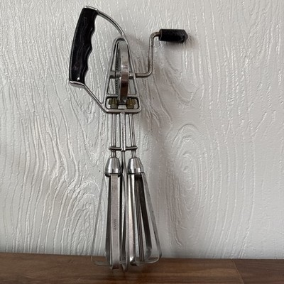 MAYNARD Hand Held Black Stainless Steel Egg Beater Hand Crank Mixer Works Good