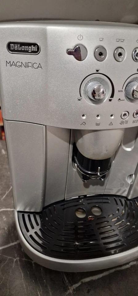 De'Longhi Magnifica ESAM4200.S, photo 2 of 5