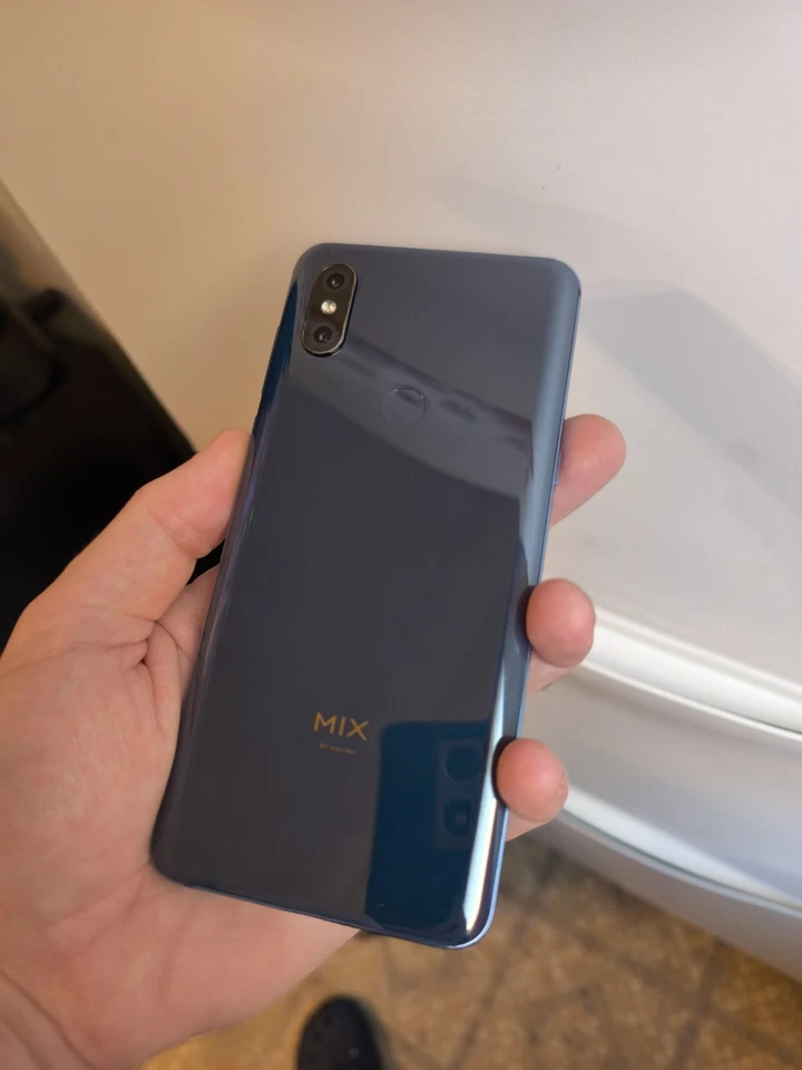 Xiaomi Mi Mix 3 · 128GB, photo 2 of 5