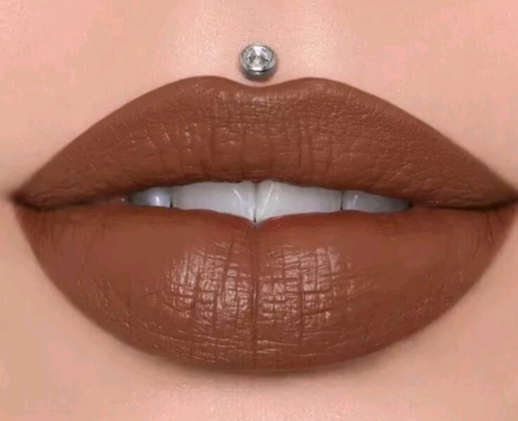 Lápiz labial líquido de terciopelo Jeffree Star Plastic Surgery nuevo en caja tamaño completo 0,19 fl. oz.