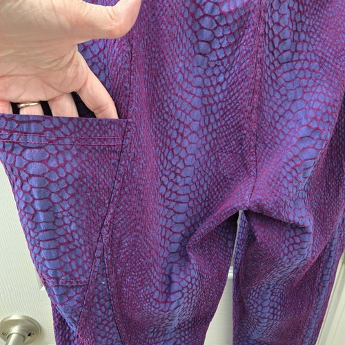 Pantalone XCVI donna grande viola stampa serpente elasticizzato pull on testurizzato arte da indossare - Foto 15 di 18