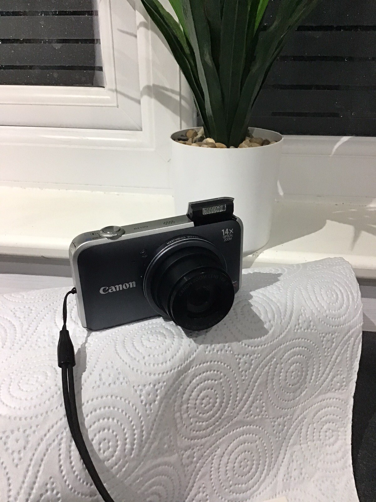 Canon PowerShot SX220 HS 12.1MP Digital Camera Grey L. No Marks