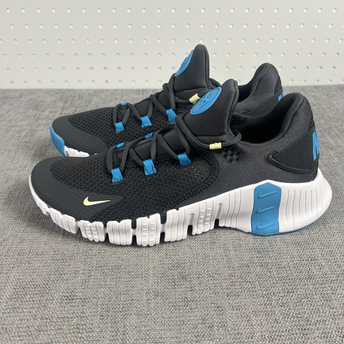 Nike Metcon 4 Viking Quest CrossFit Men’s Size 8.5 Ridgerock Anthracite Active Cut in half: Nike Free Metcon 4 Review | RunRepeat main image 2