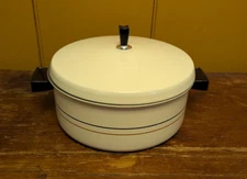 Vintage Regal Ware 5 Qt Stock Pot w/ Lid Tan w/ Stripes Retro MCM MADE In USA