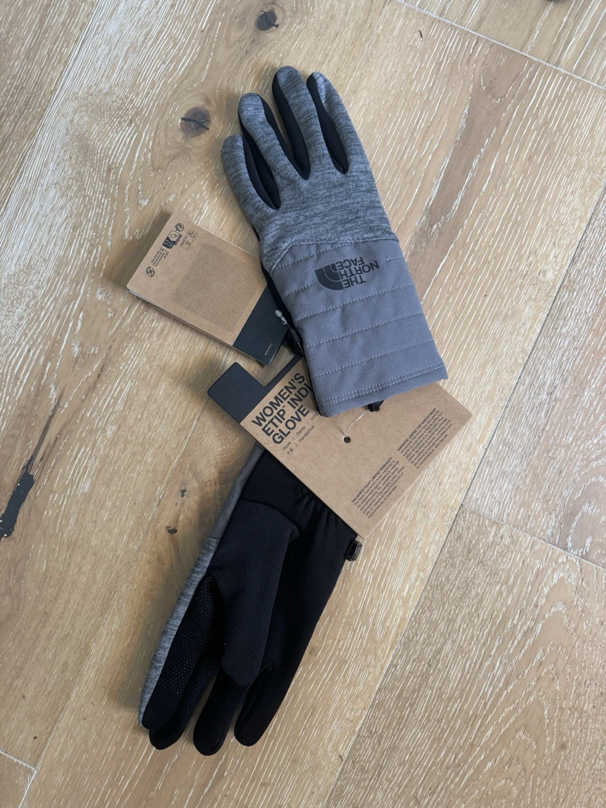 THE NORTH FACE Women's Etip Indi Med Gray Heather Gloves - small NWT