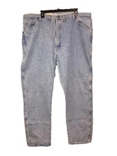 NWT Wrangler Rugged Wear Mens Denim Jeans Classic Fit Size 44X32 Outdoor Wear