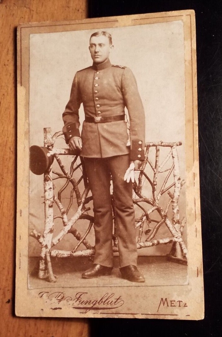 stehender Soldat in Uniform - Regiment Nr. 4 / CDV J. B. Jungblut Metz