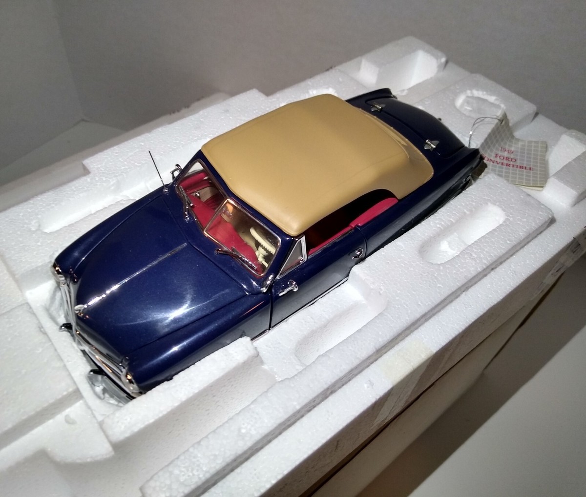 1949 Ford Convertible 1/24 Scale Diecast Model Car Blue The
