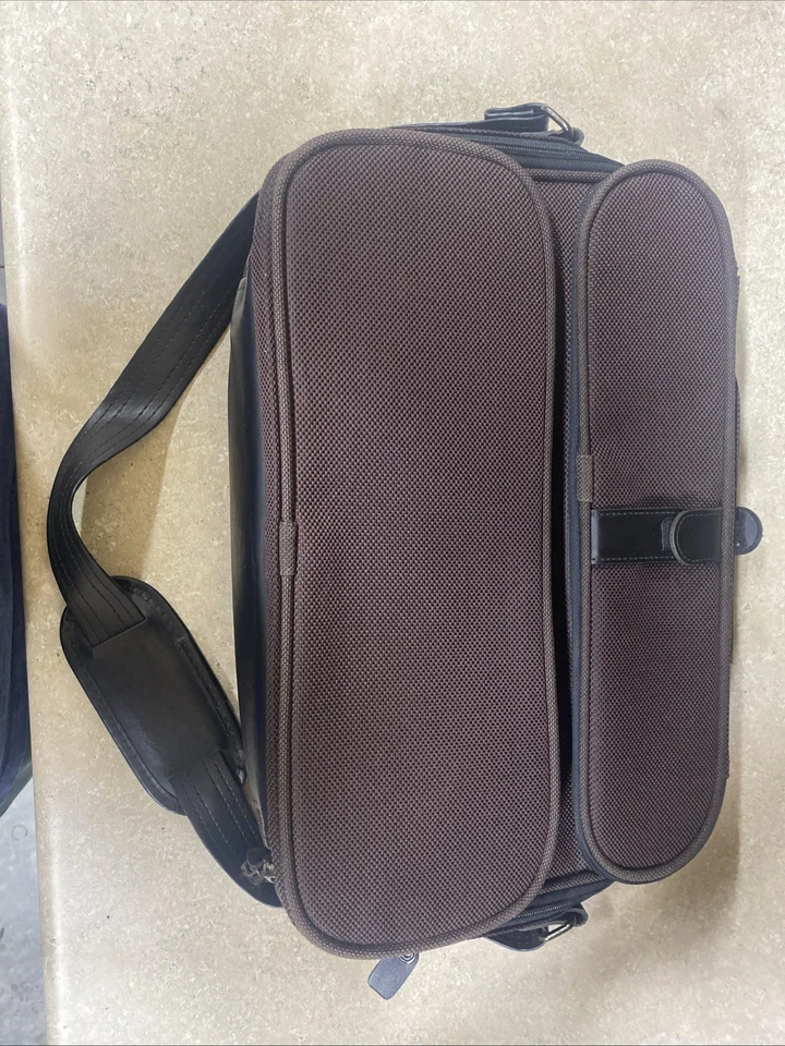 Vintage Samsonite 16" Carry On Bag Silhouette 5 Suitcase Purp Adj Shoulder Strap - Image 3 of 4