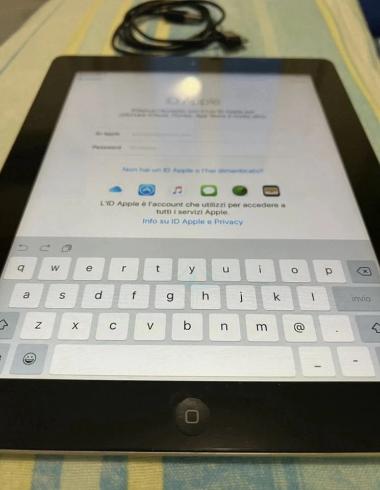 Apple iPad (1st generation) · 64GB · Wi-Fi, foto 2 di 5
