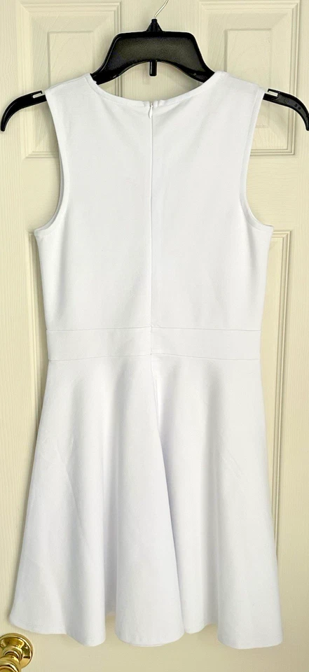 Vestido Guess para niñas blanco puro Milano acanalado con adornos dorados talla 12 Foto 3 de 3
