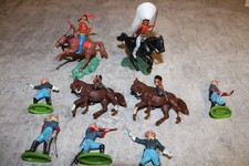 LOT OF 9 MIXED MAKERS PLASTIC INDIANS SOLDIERS