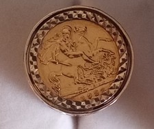 1982 half sovereign mounted ring 22ct gold Queen Elizabeth 2nd approx 8  Grammes