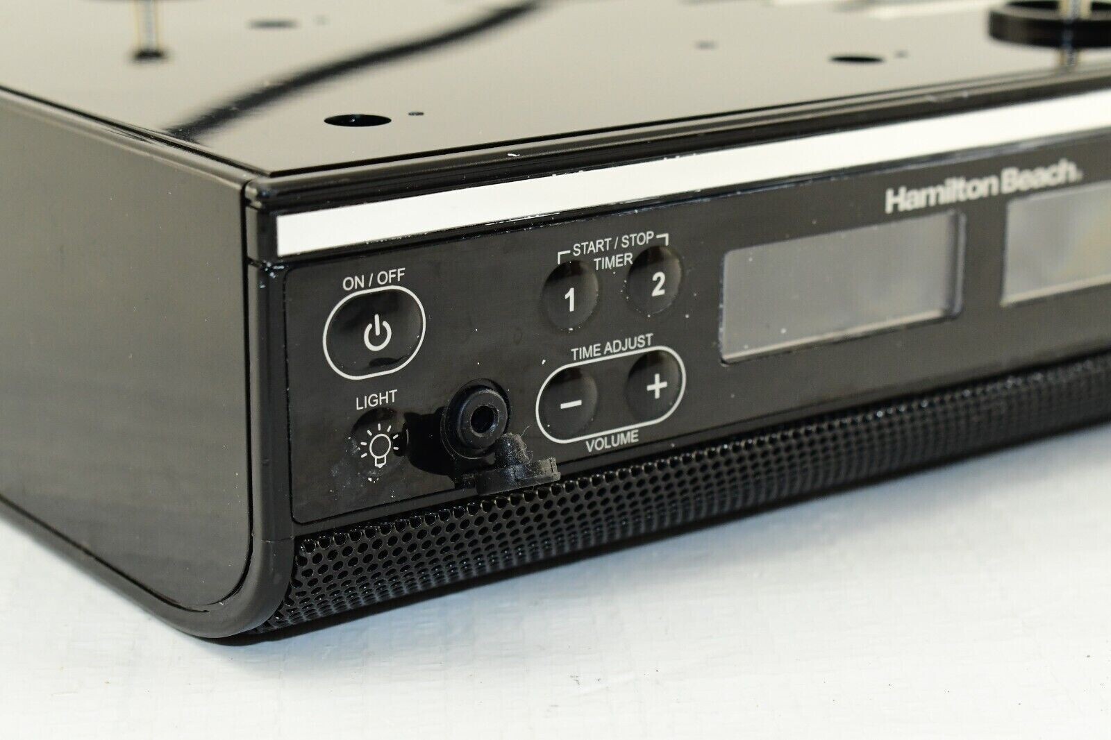 Hamilton Beach iPod Docking Under Cabinet Mounted Radio HU384SA Space Saver