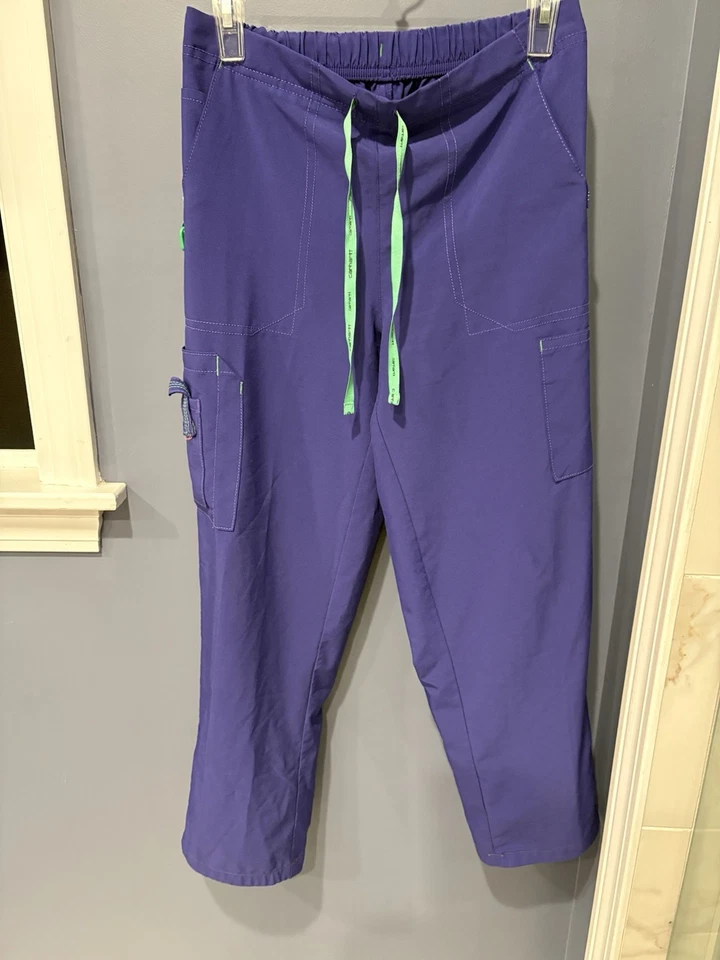 Pantalones Médicos Carthart Force Para Mujer en Púrpura Uva Talla Pequeña Foto 2 de 4