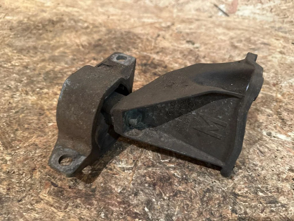 Volkswagen Golf IV 2000 Gearbox mounting bracket 8D0399113AB BYL785 - Image 3 of 4