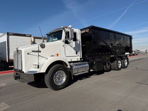 2015 Kenworth T800 Roll Off Truck