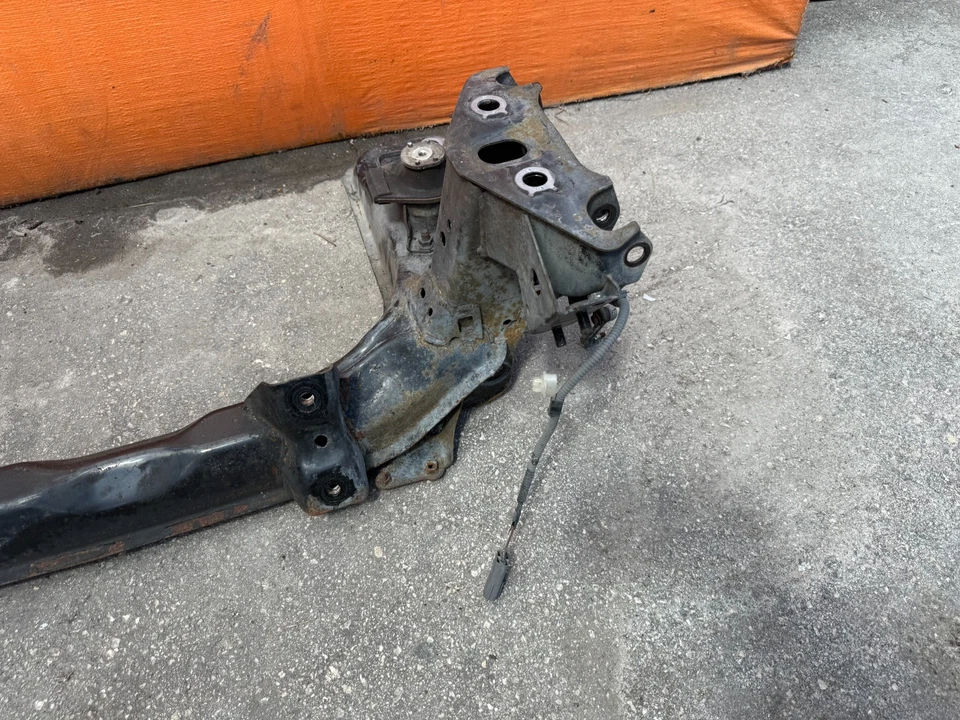 09-11 MAZDA RX8 RX-8 - SUBCHASIS DELANTERO TRAVESAÑO SUB BASTIDOR BASE MOTOR - OEM Foto 3 de 4