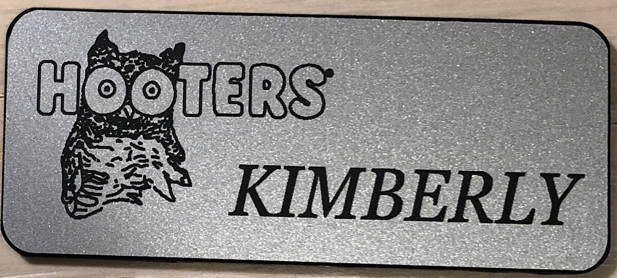 HOOTERS ピンバッジ NEW~ KIMBERLY HOOTERS Girl Uniform Collectible Pin Badge Tag
