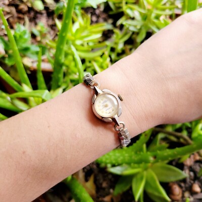 Vintage 17 Jewels Silver & Gold Stretch Watch Vintage 17 Jewels Silver & Gold Stretch Watch - Etsy main image 2