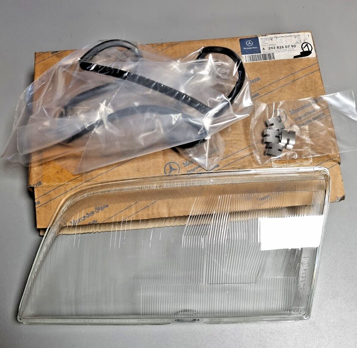 Verre de phare avant gauche pour Mercedes Classe C W202 piece origine 2028260790