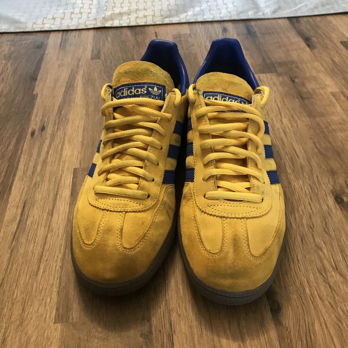 Yellow best sale adidas spezial