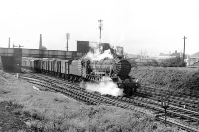 PHOTO British Railways Steam Locomotive Class 8F 48758  at Carlisle  in 1963