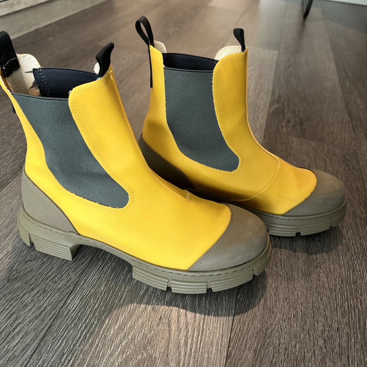 Rain boots shop yellow womens
