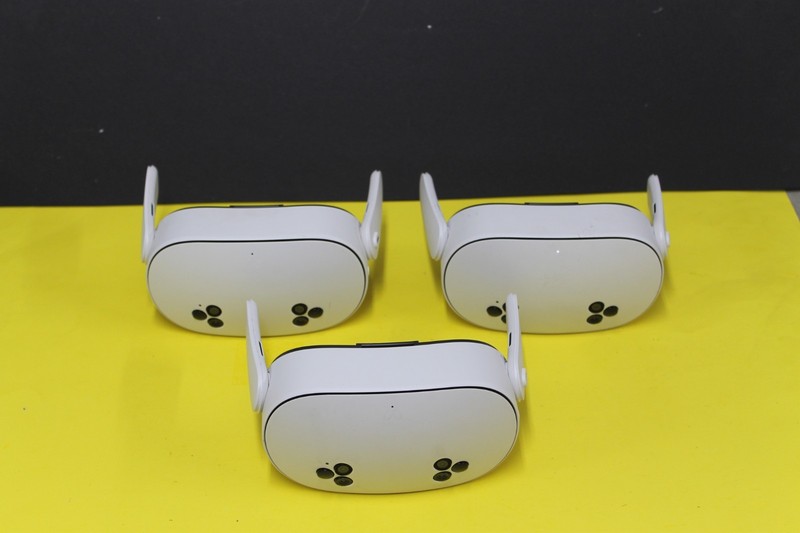 LOT OF 3 BROKEN Meta Quest 3S 128GB VR Headsets Only (No Controllers)