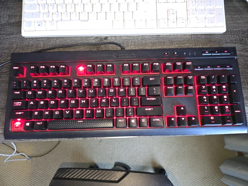 Corsair Gaming K68 Mechanical Keyboard Backlit Red Led Cherry MX Red - Image 2 of 4