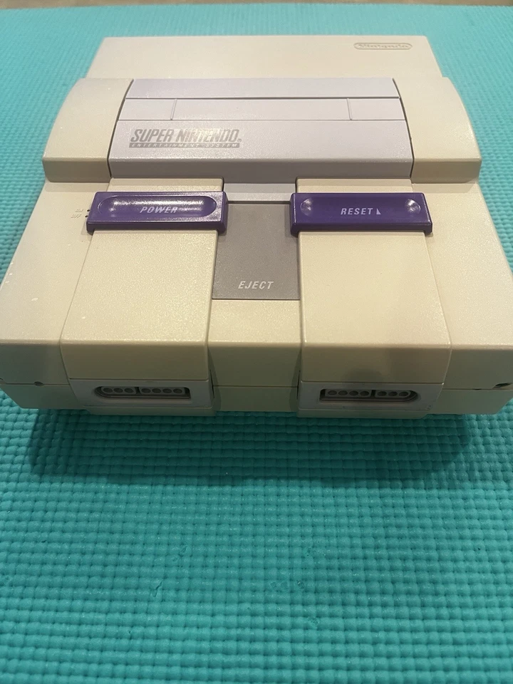 Paquete de consola Super Nintendo SNES con Star Fox, cables y controlador Foto 2 de 4