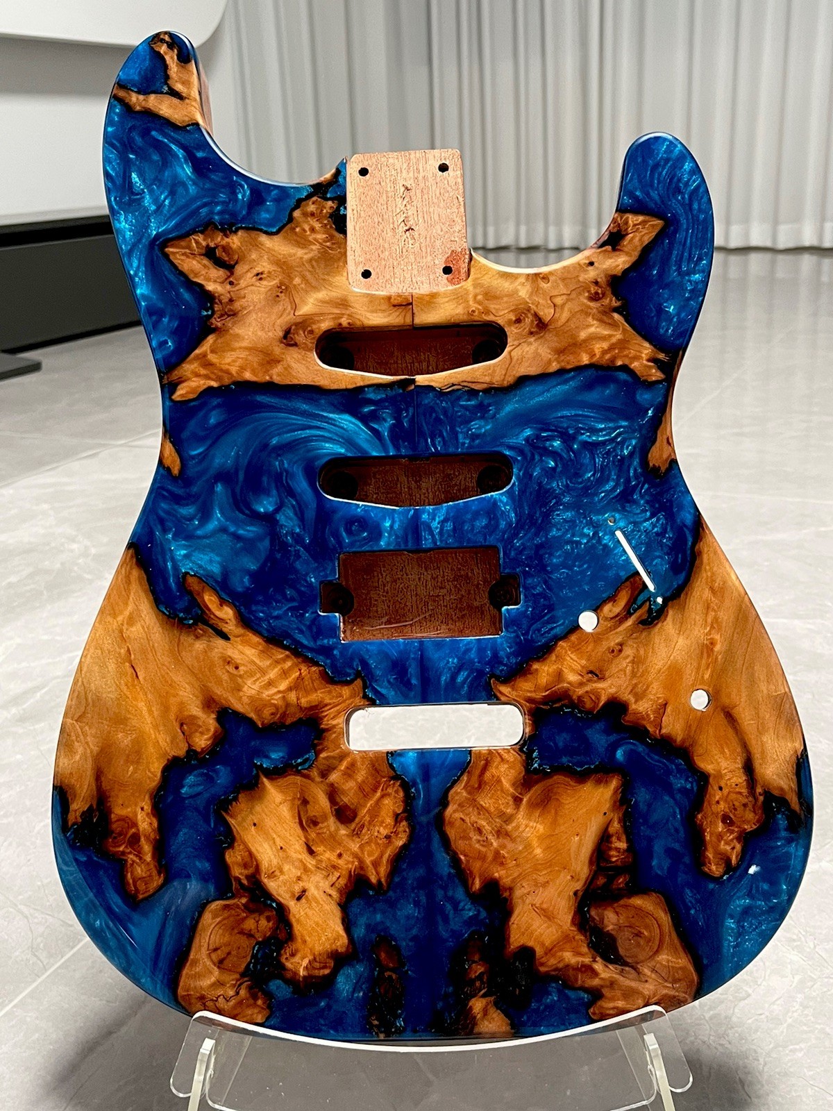 Corpo chitarra 5A fatto a mano resina blu legno mogano burl venatura legno finitura artistica