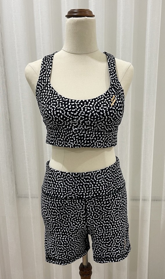 DOYOUEVEN Women’s Activewear Set Size M Sports Bra Shorts Black White Gym