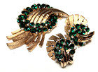 Vtg Trifari Emerald Green Clear Rhn Brushed Gold Tone Brooch Clip Earrings Set — photo 5
