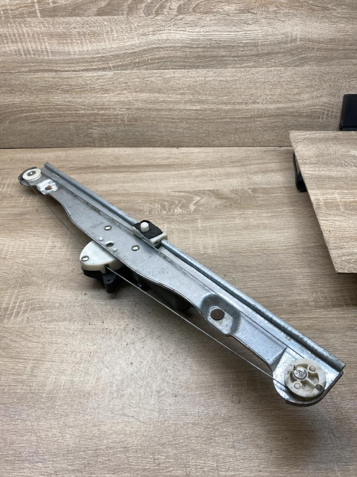 33834r60 0130821701 front door window regulator motor mitsubishi canter - Image 3 of 4