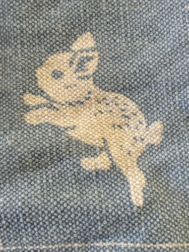 Alfombra de cuna de colección años 50 21x33 azul blanco bebé conejito oso zorro RARA Cottagecore - Imagen 7 de 17