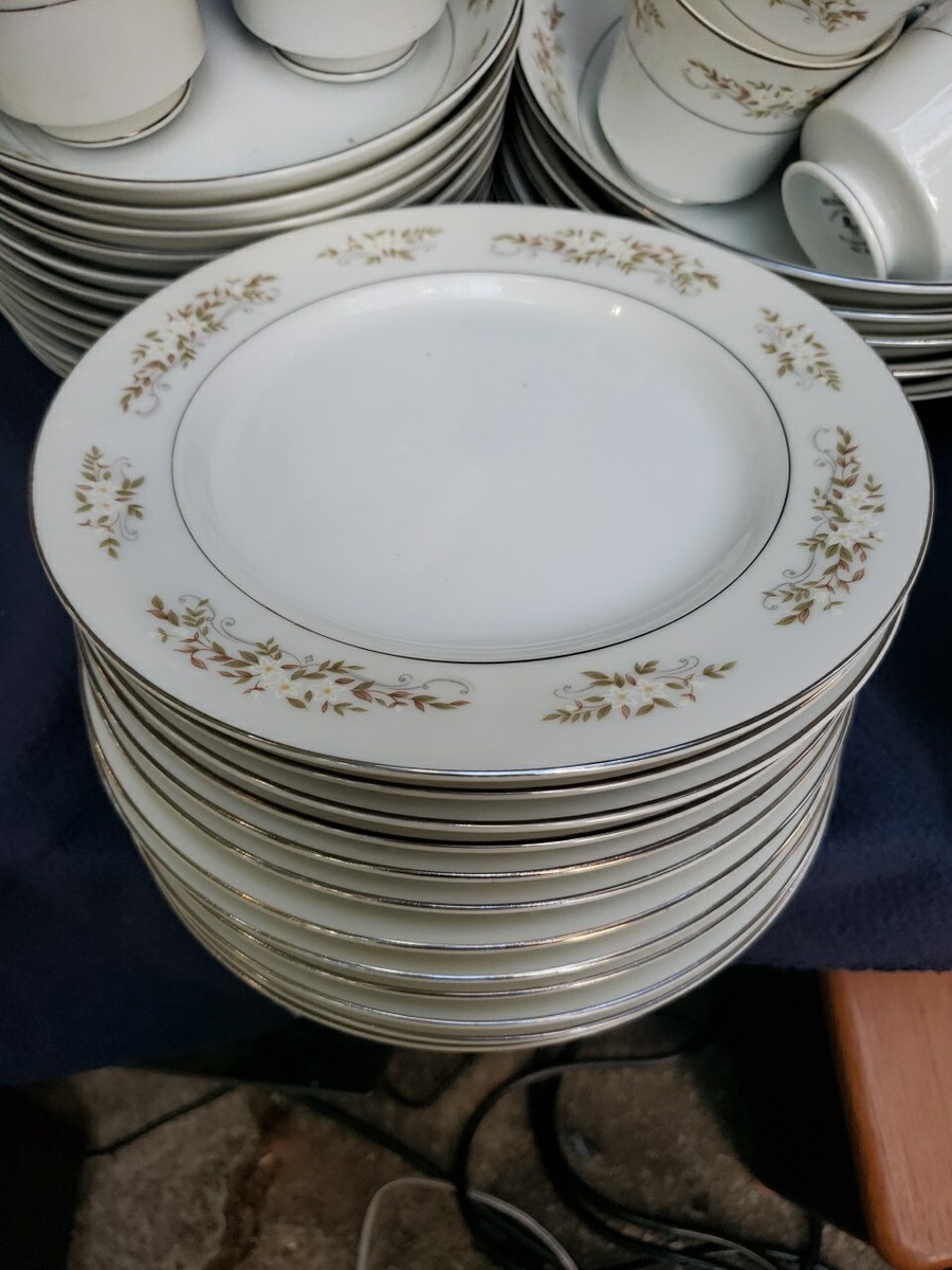 中国アンティーク INTERNATIONAL SILVER CO. #326 SPRINGTIME BONE CHINA. ASSORTED LOT