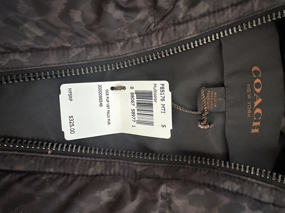 蔻驰女式小号动物印花羽绒背心 - 全新!! — 第 3/3 张图片