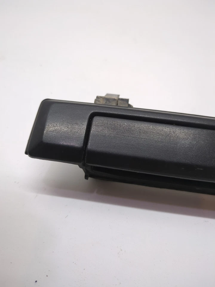 Toyota Pickup 1984-1989 4 corredores pasajero derecho manija de puerta exterior negra OEM  Foto 4 de 4