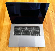 Apple MacBook Pro 15,4 Zoll 2019 i7 2,6GHz 16GB 256GB SSD Radeon 555X
