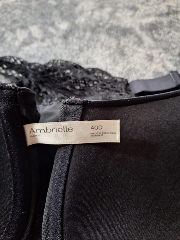 Ambrielle  Lace Racer Back Underwire Push Up Bra 40D Black  Front Clasp - Image 4 of 4