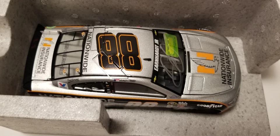Dale Earnhardt Jr. #88 2016 SS Nationwide Gray Ghost autografiado 1/24 por Lionel Foto 4 de 4