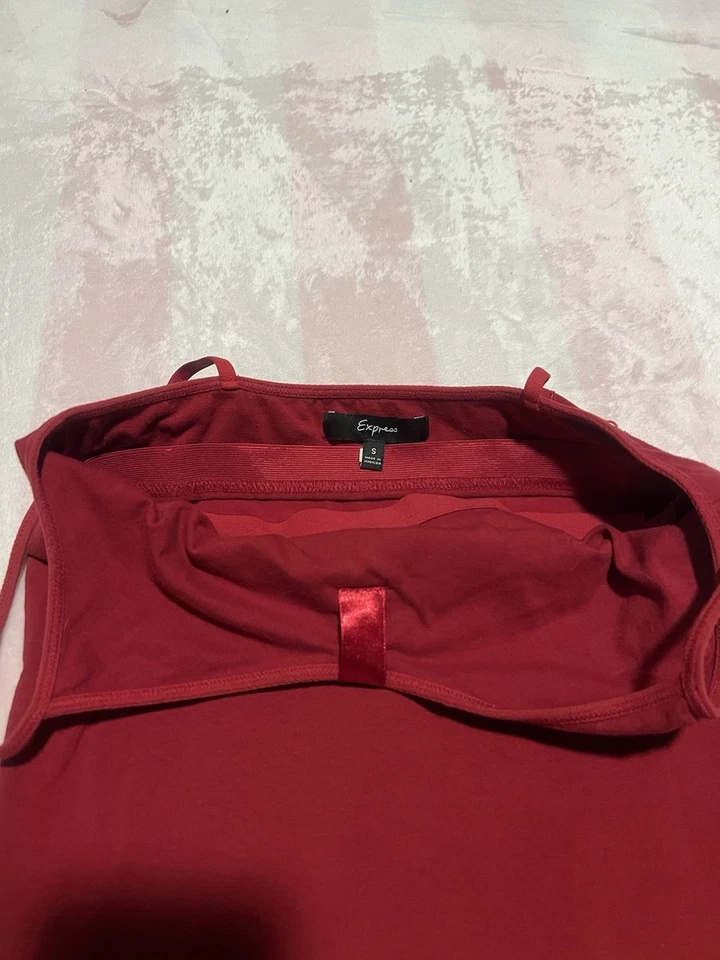 Camiseta sin mangas Express roja de lentejuelas cami para mujer pequeña Y2K elástica sexy minimalista Foto 3 de 4