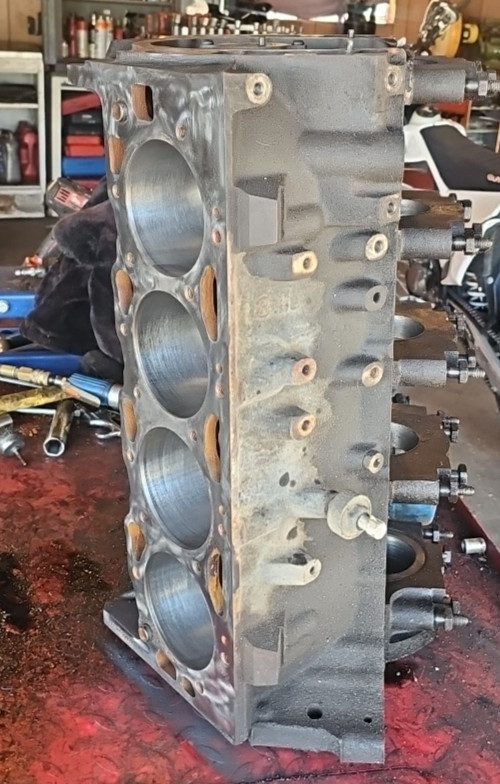 8.1L - 496 GM Big Block Chevy GMC Marine Suburban Engine Block Vortec 2500 3500