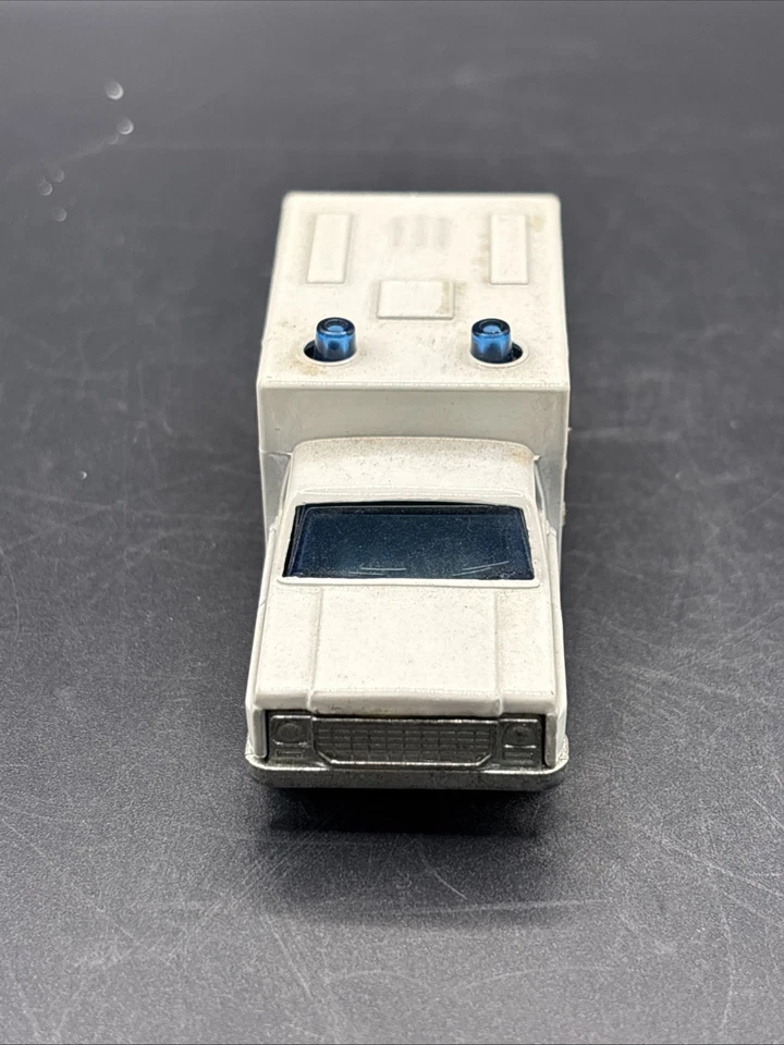 Vintage Ambulances Hot wheels , matchbox Corgi Juniors Various Makes Set Of 4 - Image 4 of 4