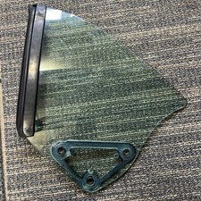 99-04 Mustang Convertible Driver Side Quarter Window Glass Oem 99-04 Mustang Convertible Driver Side Quarter Window Glass Oem