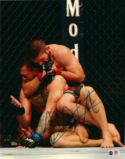 KHABIB NURMAGOMEDOV SIGNED THE EAGLE UFC 14x11 PHOTO (ACG CERT AG17124)